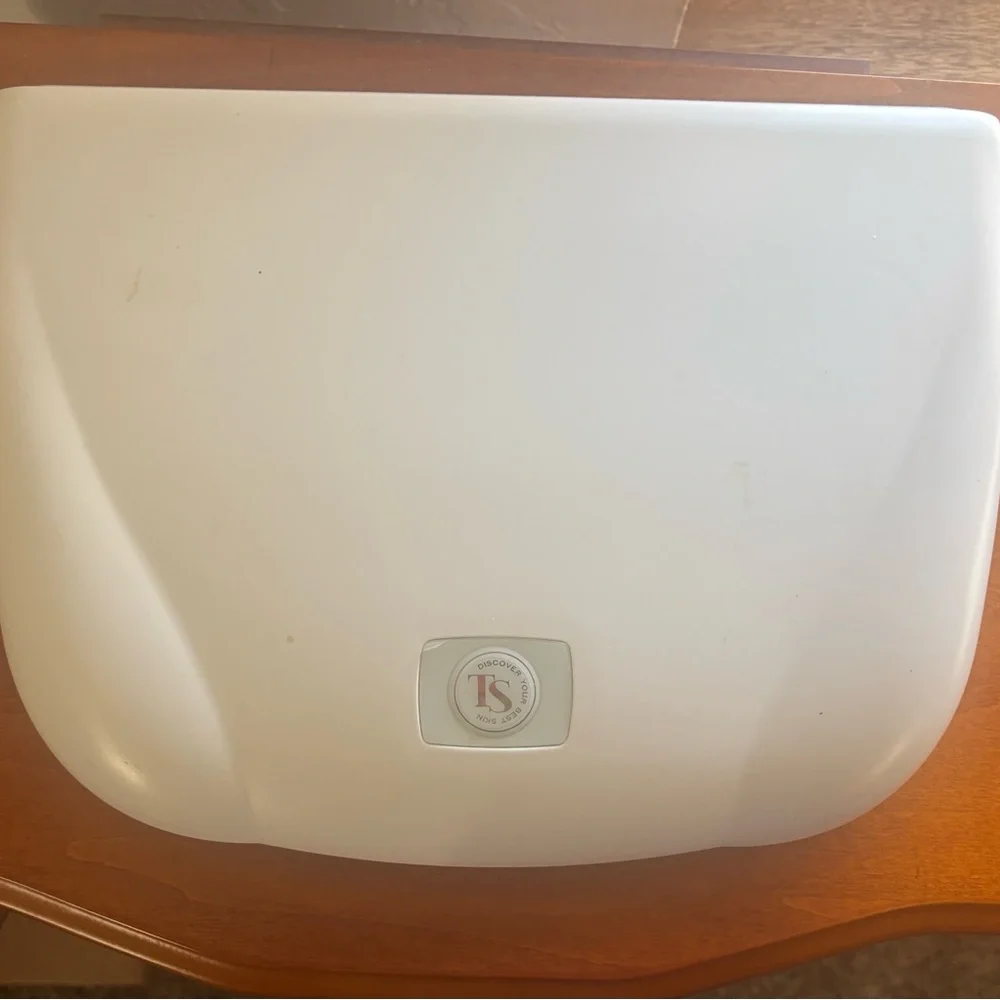 Advanced Skincare Tool with Display - White - Picture 2 of 6